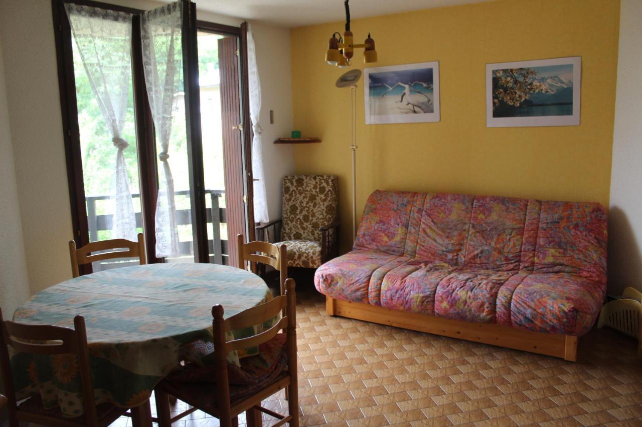 Appartement Au Calme, A Deux Pas Du Plan D Eau 埃姆布能 外观 照片